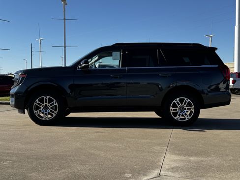 New 2026 Ford Expedition Active image 8