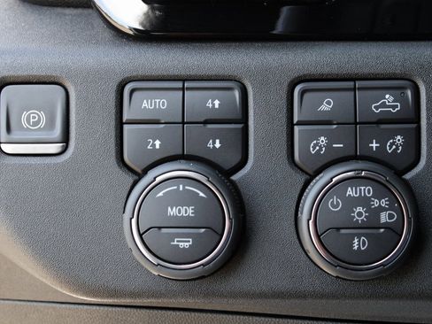 Used 2024 Chevrolet Silverado 1500 High Country image 23