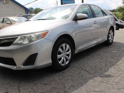Used 2012 Toyota Camry LE image 1