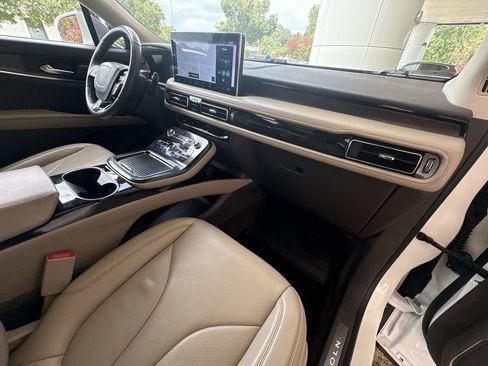 Used 2022 Lincoln Nautilus Reserve AWD/4WD image 30