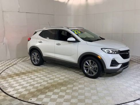 Used 2023 Buick Encore GX Essence w/ Experience Buick Package FWD image 2