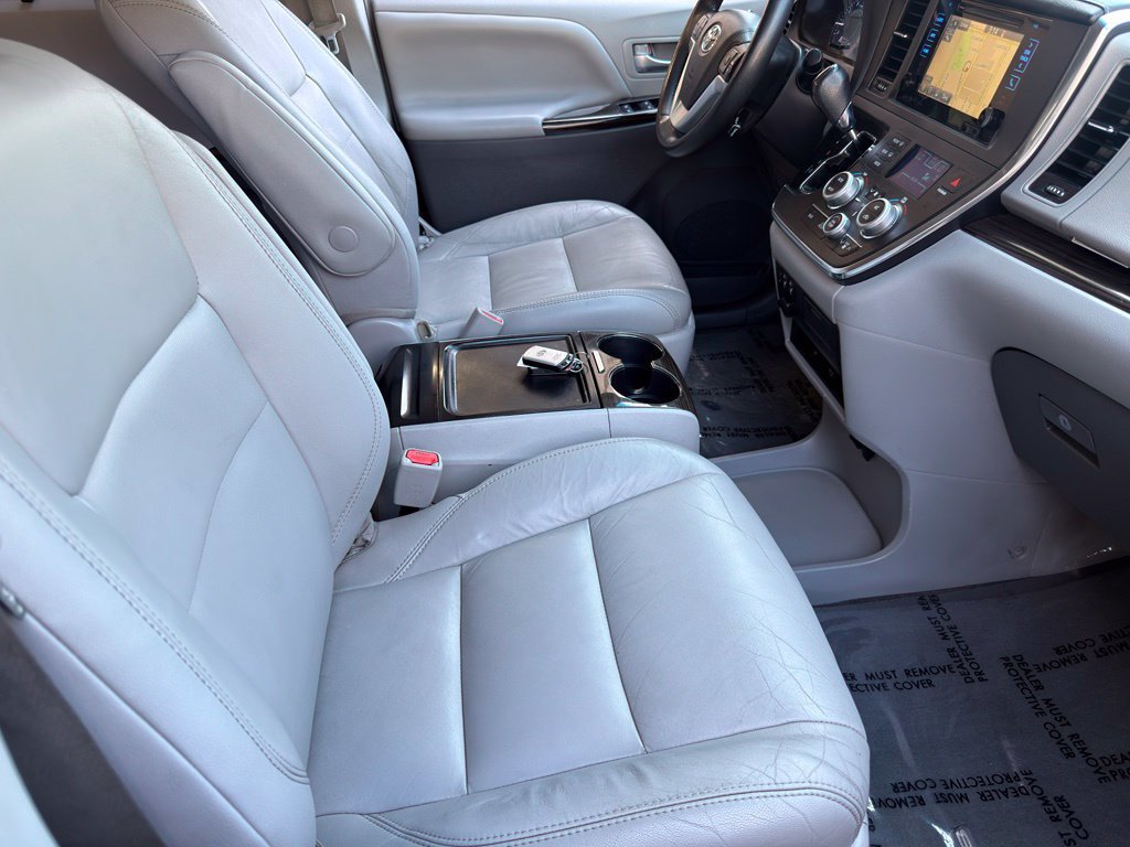 Used 2017 Toyota Sienna XLE Premium FWD image 25