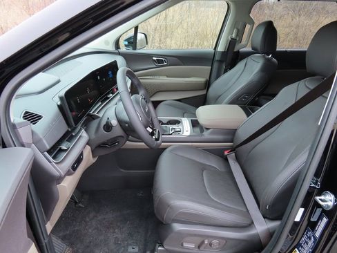 New 2026 Kia Carnival EX FWD image 19