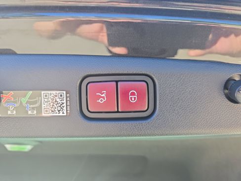 Used 2025 Mercedes-Benz E 350 Sedan image 13