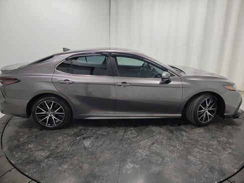 Used 2023 Toyota Camry SE image 11