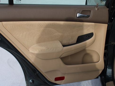 Used 2005 Honda Accord LX image 12