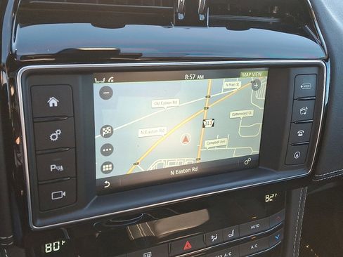 Used 2018 Jaguar F-PACE S image 17