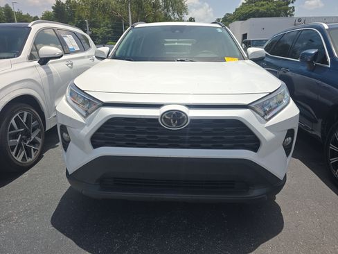 Used 2021 Toyota RAV4 XLE FWD image 2