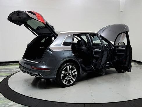 Used 2018 Audi SQ5 Premium Plus w/ Navigation Package image 11