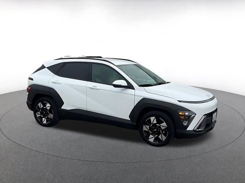 Used 2025 Hyundai Kona SEL image 2