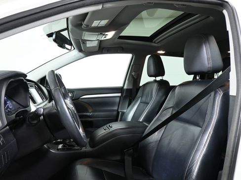 Used 2014 Toyota Highlander XLE image 5