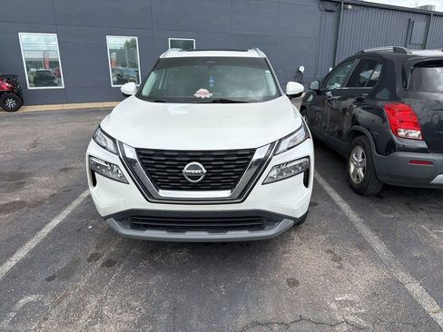 Used 2021 Nissan Rogue SV w/ Premium Package FWD image 2