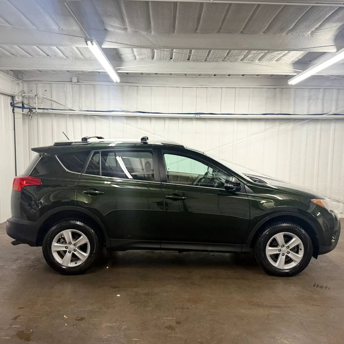 Used 2013 Toyota RAV4 XLE AWD/4WD image 3