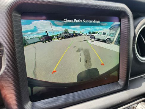 Used 2023 Jeep Wrangler Unlimited Sahara image 33