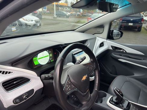 Used 2020 Chevrolet Bolt Premier w/ Infotainment Package image 7