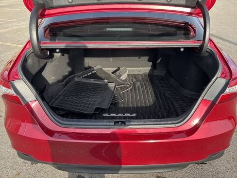 Used 2020 Toyota Camry XLE image 17