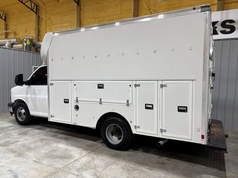 Used 2018 Chevrolet Express 3500 w/ Power Convenience Package image 5