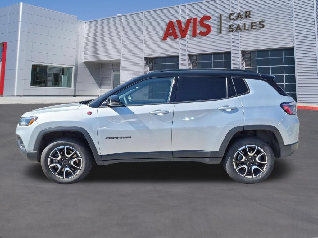 Used 2025 Jeep Compass Trailhawk AWD/4WD image 8