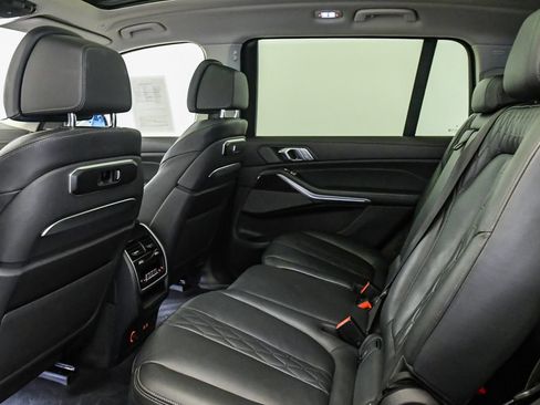 Used 2024 BMW X7 xDrive40i AWD/4WD image 19