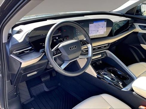 Used 2025 Audi Q5 Premium w/ Convenience Package AWD/4WD image 17