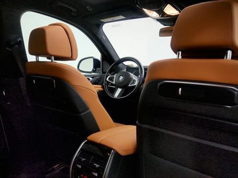 Used 2024 BMW X7 xDrive40i w/ M Sport Package AWD/4WD image 41