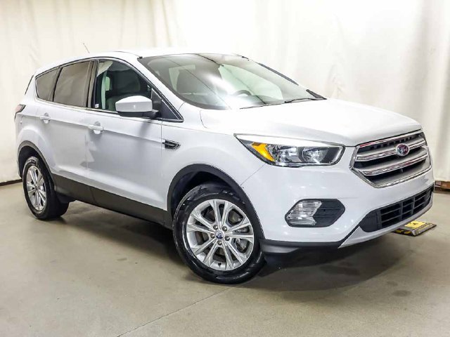 Used 2017 Ford Escape SE w/ SE Cold Weather Package AWD/4WD image 2