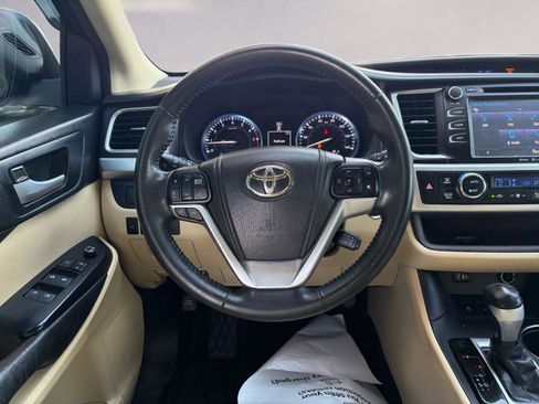 Used 2015 Toyota Highlander XLE FWD image 12