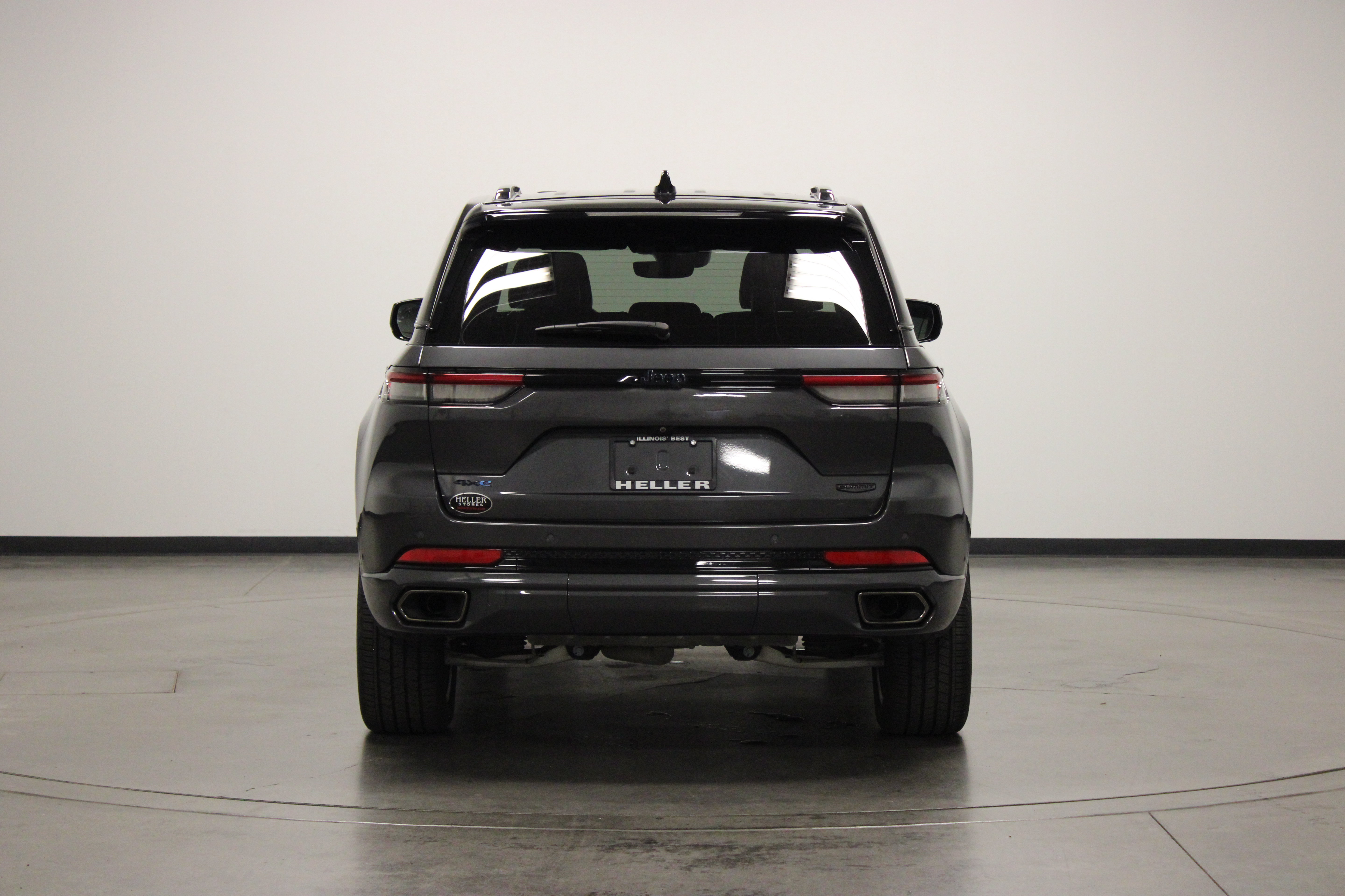 Used 2025 Jeep Grand Cherokee Summit w/ High Altitude Package AWD/4WD image 9