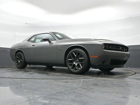 Used 2017 Dodge Challenger R/T RWD image 43