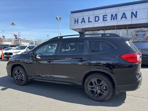 Used 2025 Subaru Ascent Onyx Edition image 4