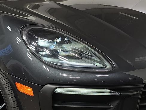 Certified 2026 Porsche Macan AWD/4WD image 12