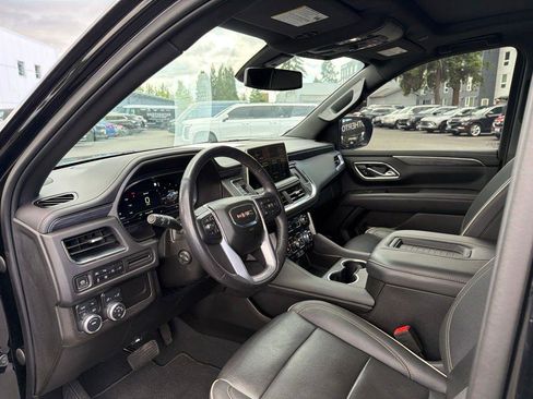 Used 2022 GMC Yukon SLT w/ SLT Luxury Package AWD/4WD image 17