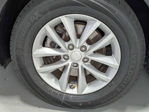 Used 2018 Kia Sorento LX AWD/4WD image 3