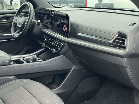 Used 2024 Chevrolet Traverse LT image 26