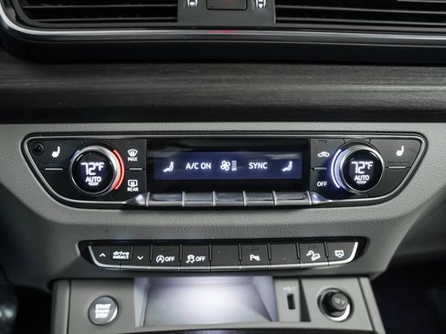 Used 2021 Audi Q5 Premium Plus w/ Premium Plus Package image 19