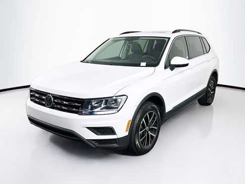 Used 2021 Volkswagen Tiguan SE w/ Panoramic Sunroof Package image 3