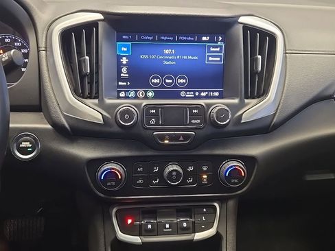 Used 2024 GMC Terrain SLT image 10