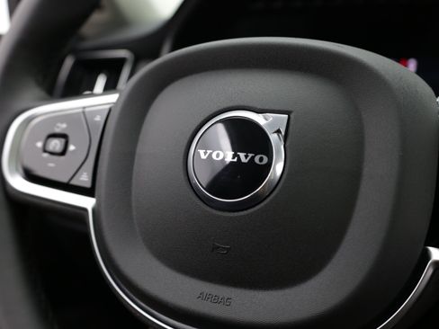 Used 2025 Volvo XC90 B5 Core AWD/4WD image 29
