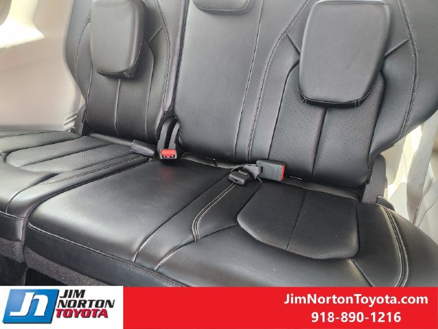 Used 2024 Chrysler Pacifica Touring-L FWD image 30