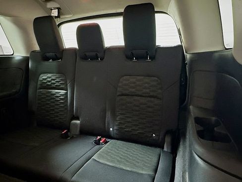 Used 2025 Nissan Pathfinder SV FWD image 25
