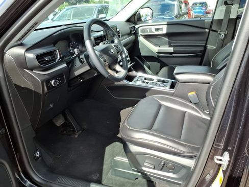 Used 2023 Ford Explorer XLT w/ Equipment Group 202A AWD/4WD image 10