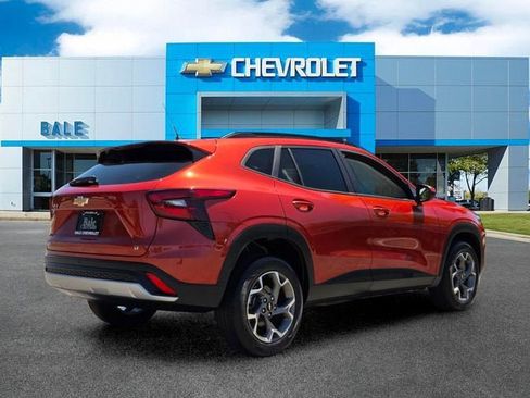 Used 2024 Chevrolet Trax LT w/ Driver Confidence Package FWD image 7
