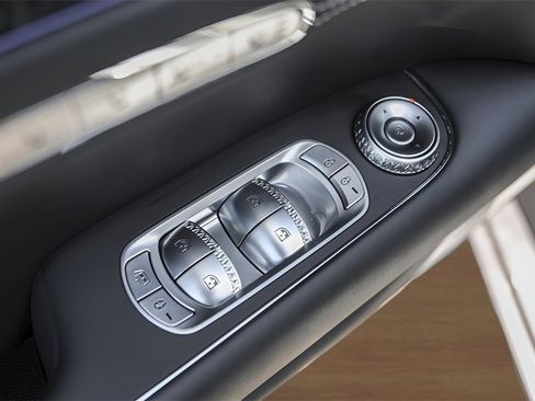 Used 2025 Genesis G90 3.5T image 26