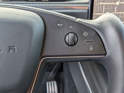 Used 2022 Tesla Model X Plaid image 18