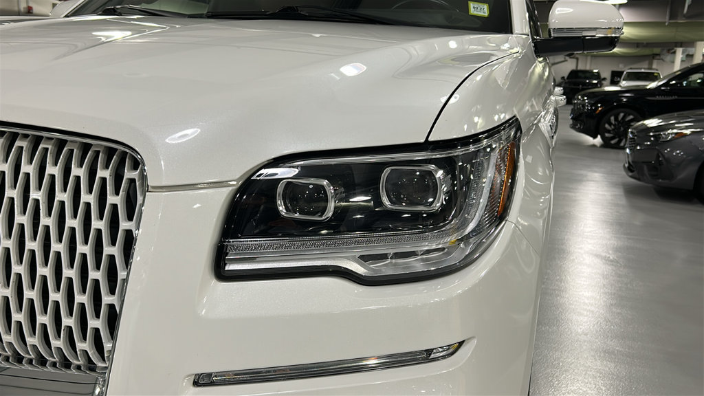 Used 2024 Lincoln Navigator Reserve AWD/4WD image 7