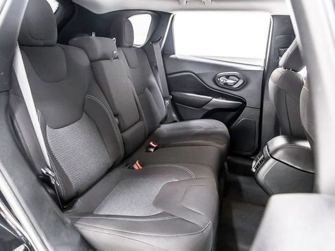 Used 2020 Jeep Cherokee Latitude FWD image 36