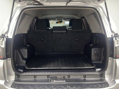 Used 2017 Toyota 4Runner SR5 AWD/4WD image 17