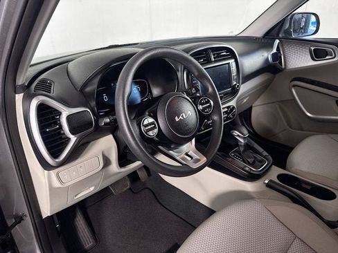 Used 2023 Kia Soul LX FWD image 9