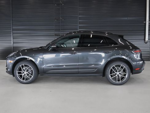 Certified 2024 Porsche Macan AWD/4WD image 2