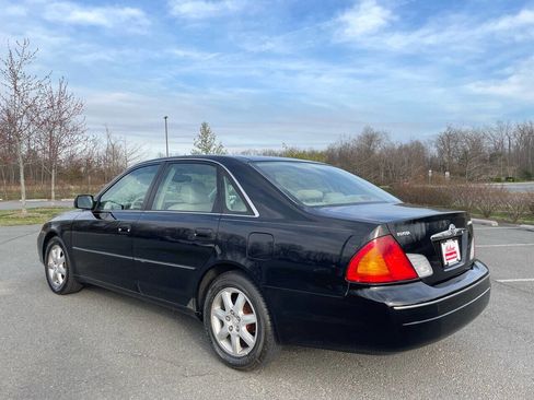 Used 2000 Toyota Avalon XLS image 3